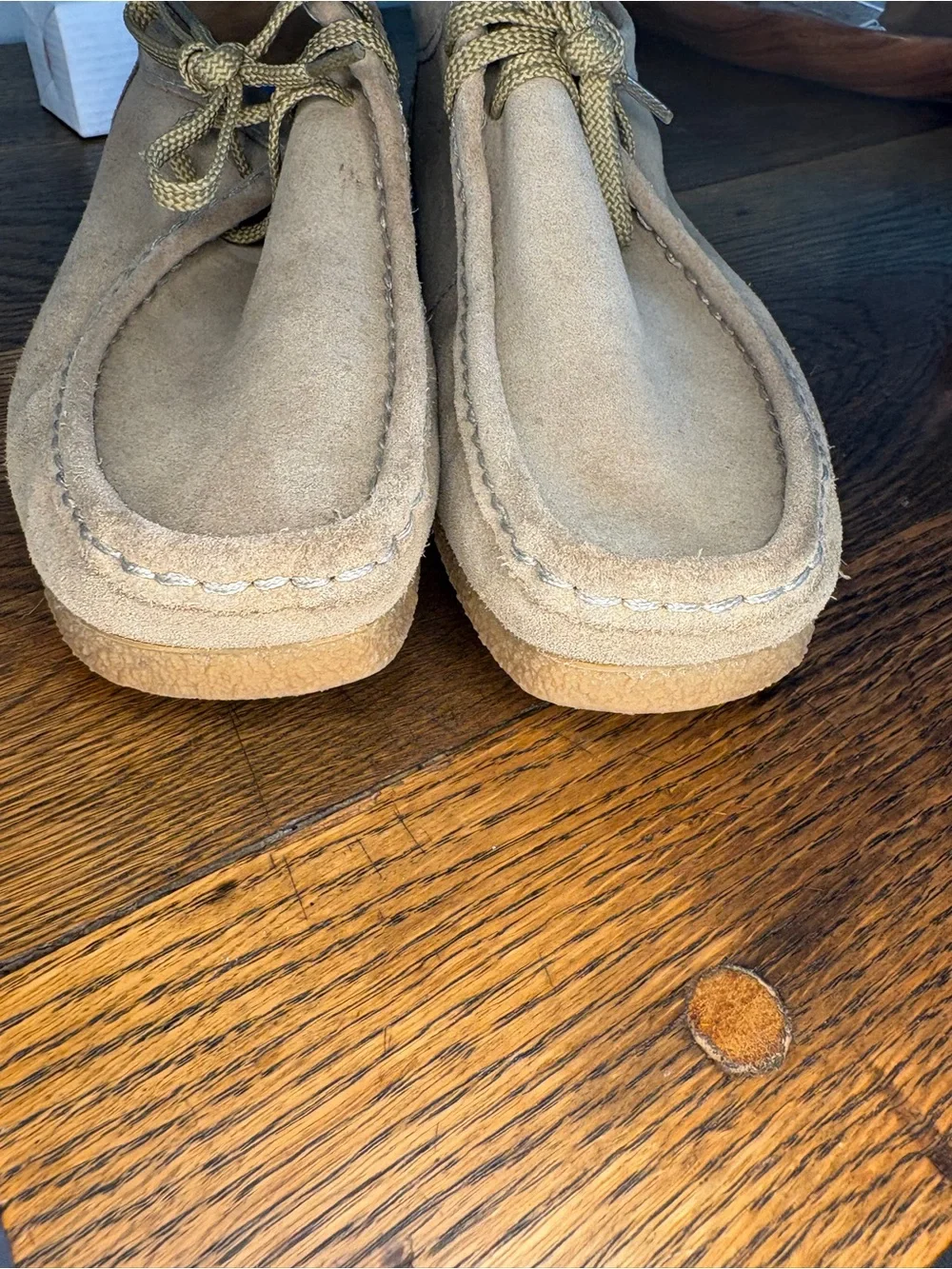 Clarks Men’s Wallabies Suede shoes in Beige-Tan